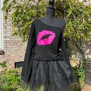 80’s Punk Rock Outfit – Lip Tee (M), Tulle Skirt (M) & Rubber Bracelets